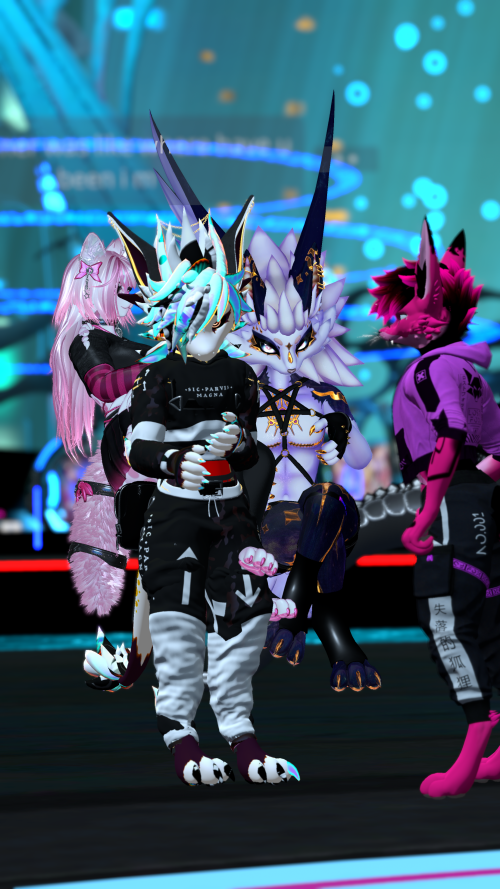 VRChat_2024-12-21_00-14-18.153_2160x3840.png