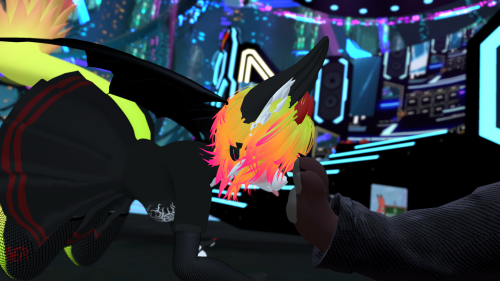 VRChat_2024-12-21_04-04-40.632_3840x2160.png