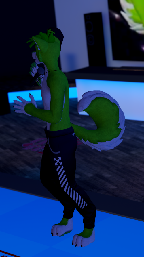 VRChat_2024-12-30_23-16-59.416_2160x3840.png
