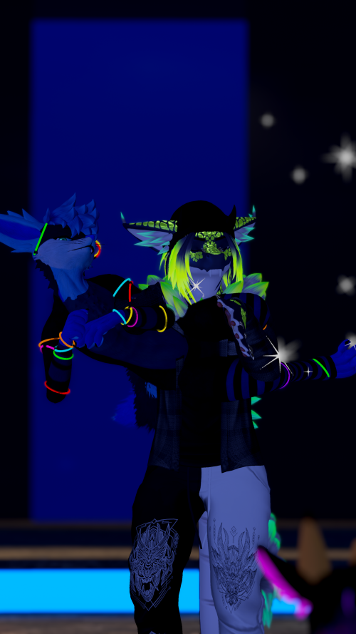 VRChat_2024-12-30_23-21-32.038_2160x3840.png