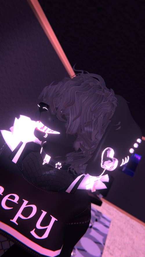 VRChat_2025-02-20_19-32-57.198_3840x2160.png