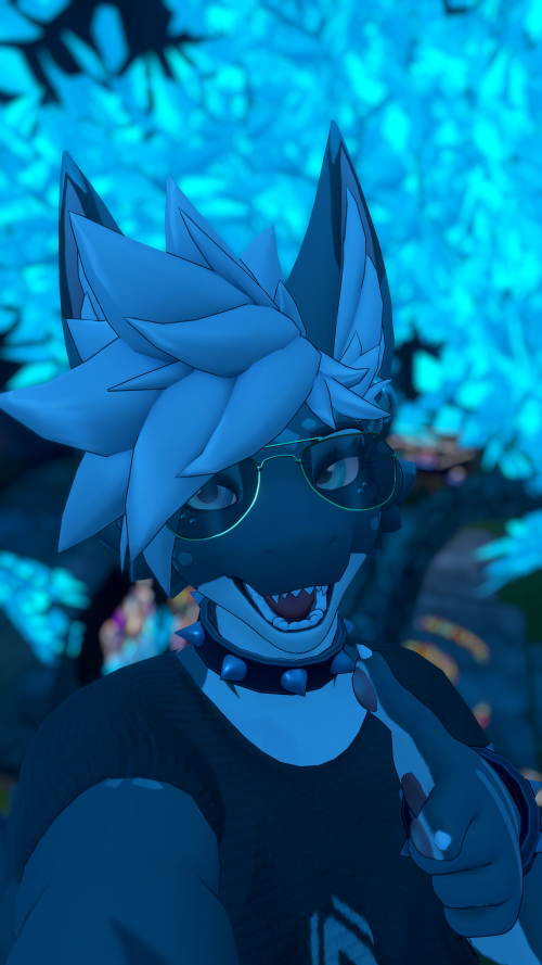 VRChat_2025-03-18_06-31-10.633_2160x3840.png