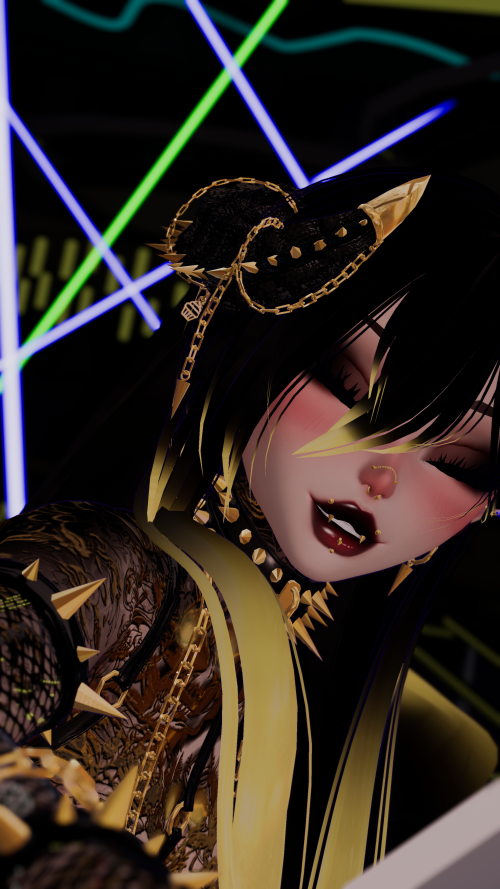VRChat_2026-05-09_00-40-30.376_3840x2160.png